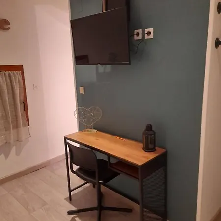 Hébergement de vacances Maison D'une Chambre Avec Wifi A Moulineaux